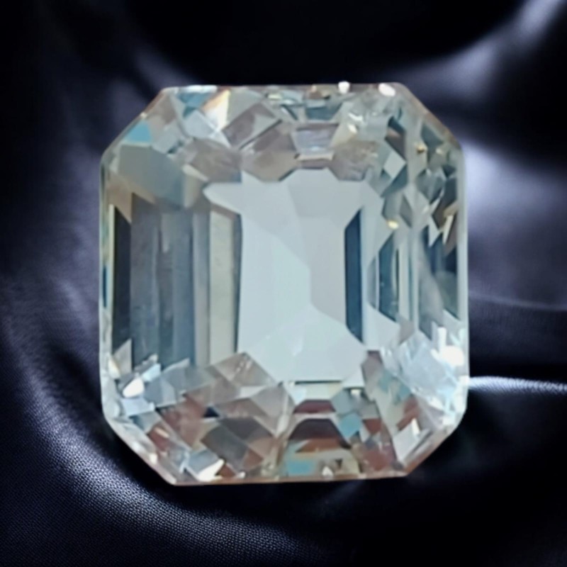 4.66 Ct IGI Certified Unheated Untreated Natural Ceylon White Sapphire Pukhraj 4.66 Ct IGI Certified Unheated Untreated Natural Ceylon White Sapphire Pukhraj