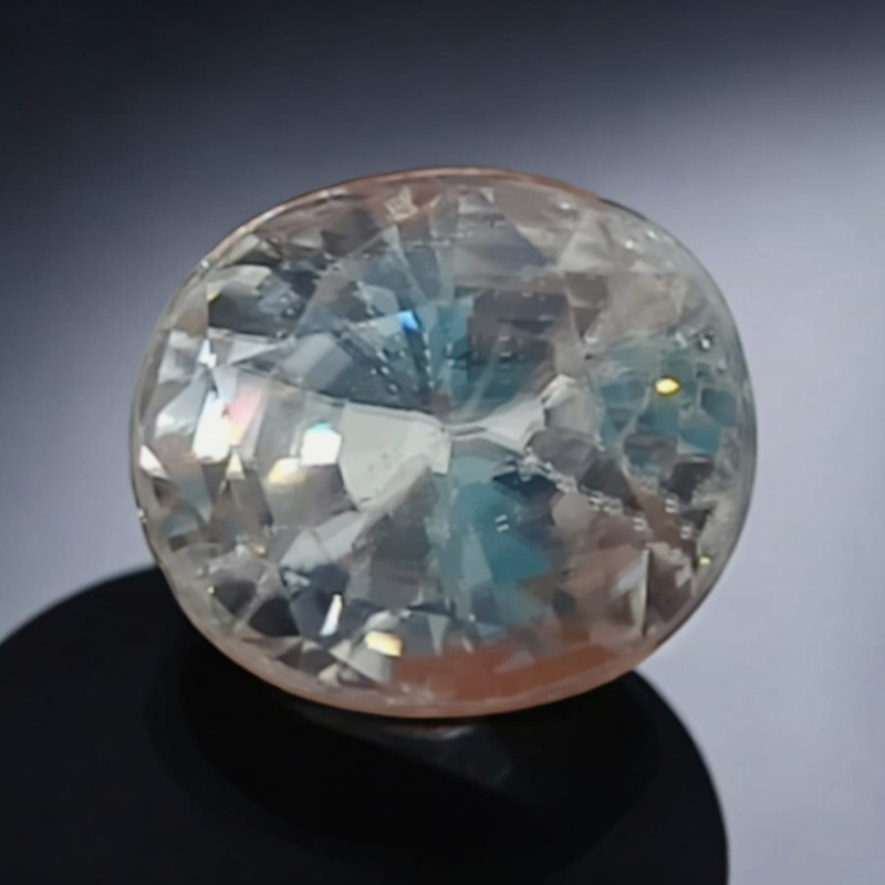 6.11 Ct 6.75 Ratti Natural White Zircon Gemstone For Venus AAAAA 6.11 Ct 6.75 Ratti Natural White Zircon Gemstone For Venus AAAAA