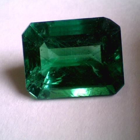 7.92 Ct Untreated Unheated Natural Zambian Premium Grade Emerald 7.92 Ct Untreated Unheated Natural Zambian Premium Grade Emerald